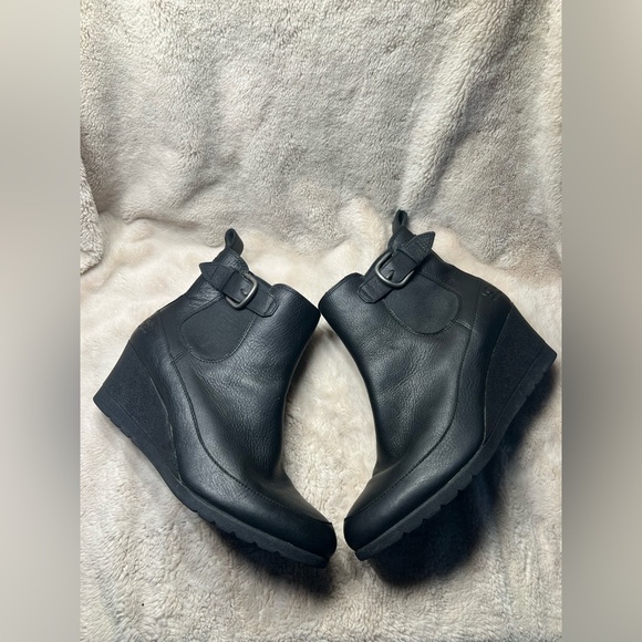 UGG Women's Arleta waterproof leather ankle wedge boots in black size 12 - Picture 5 of 9